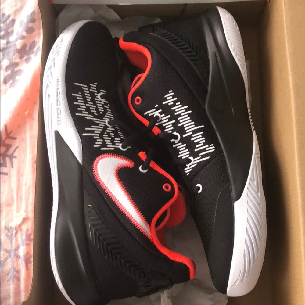 Kyrie flytrap ll